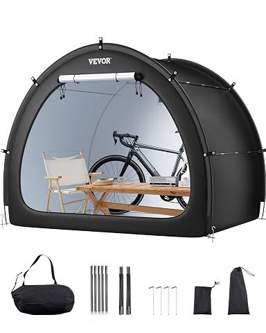 Abri à vélos Vevor en tissu noir, voûté, installé dans un jardin avec un vélo à l’intérieur