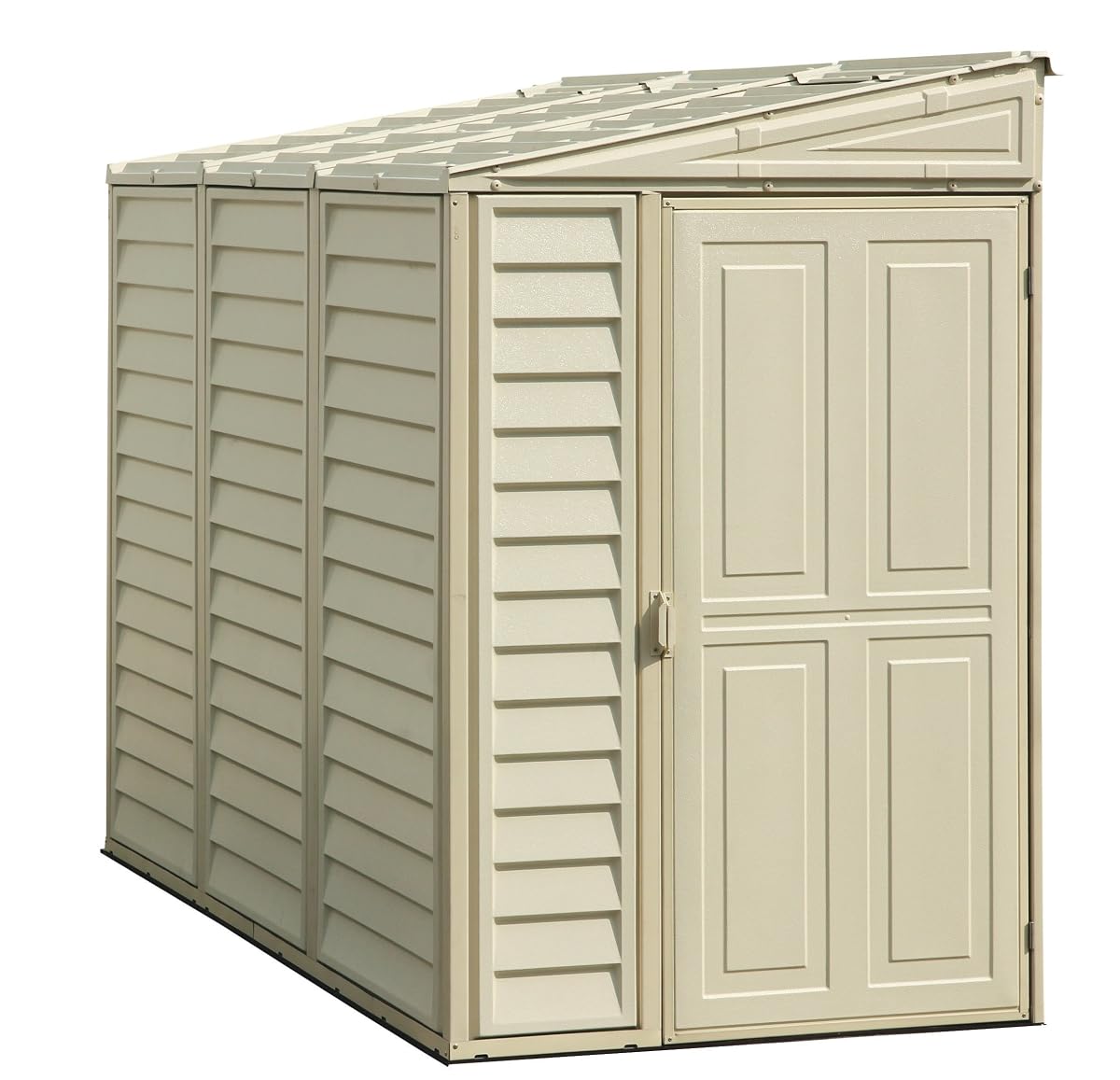 Abri de jardin Duramax SideMate en vinyle ivoire installé le long d’une maison